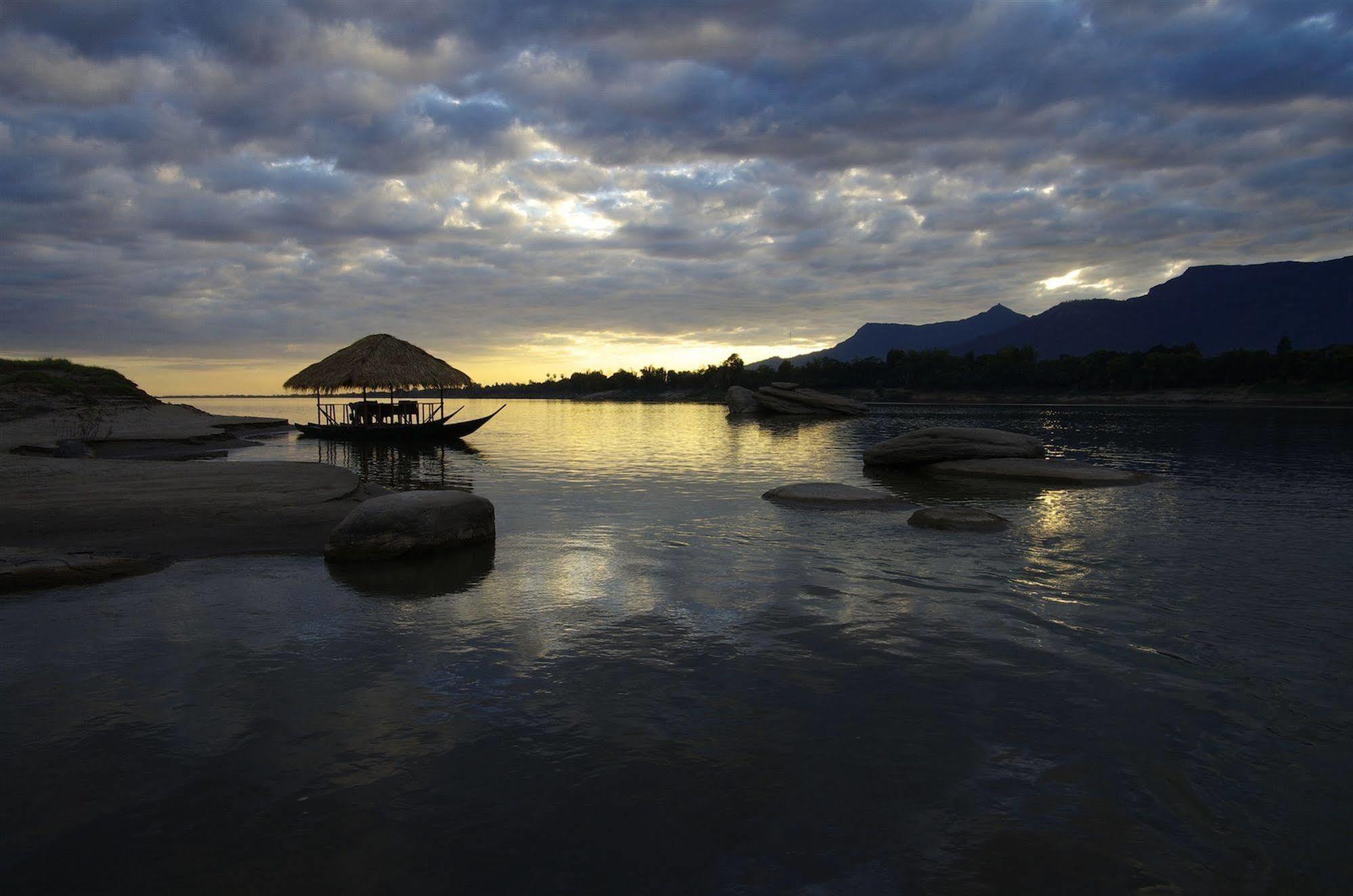 The River Resort Champasak Exterior photo